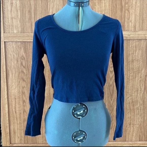 Long Sleeve Crop Top - Picture 1 of 4